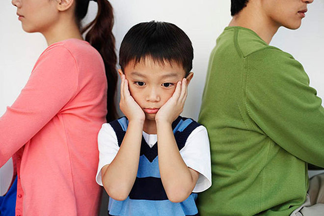 Cha mẹ ly hôn, đứa con sẽ bị ảnh hưởng nhiều nhất. Ảnh minh họa