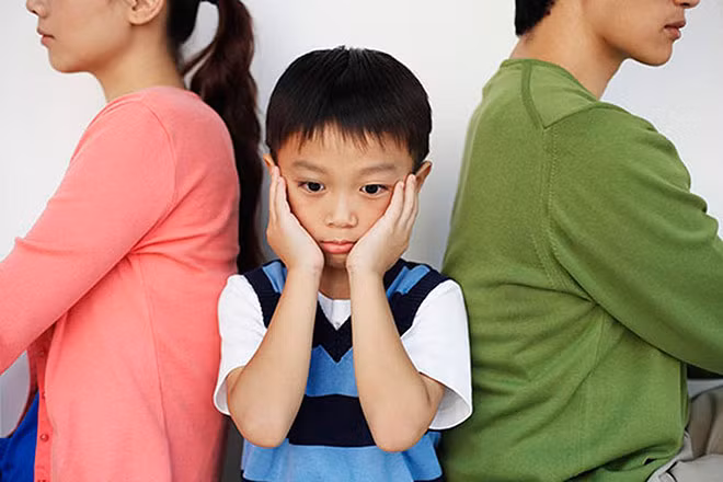 Cha mẹ ly hôn, đứa con sẽ bị ảnh hưởng nhiều nhất. Ảnh minh họa