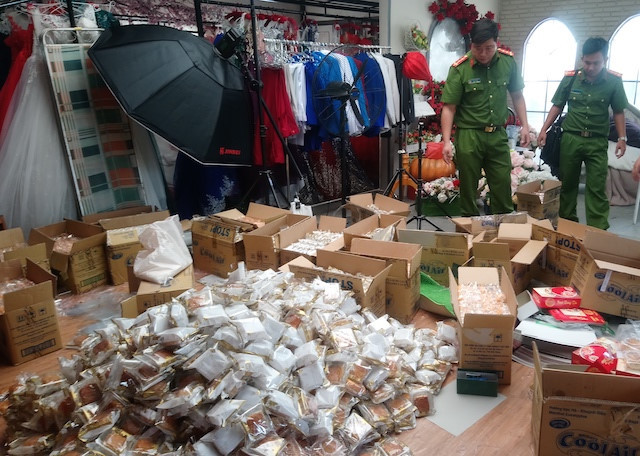 Hang nghin banh trung thu khong ro nguon goc xuat hien o mien Tay-Hinh-2