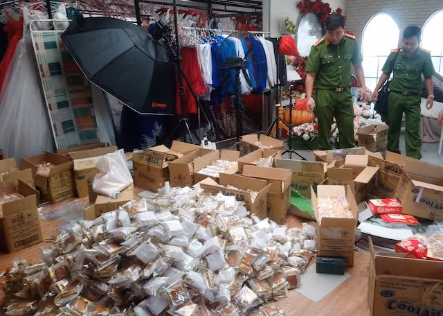 Hang nghin banh trung thu khong ro nguon goc xuat hien o mien Tay-Hinh-2