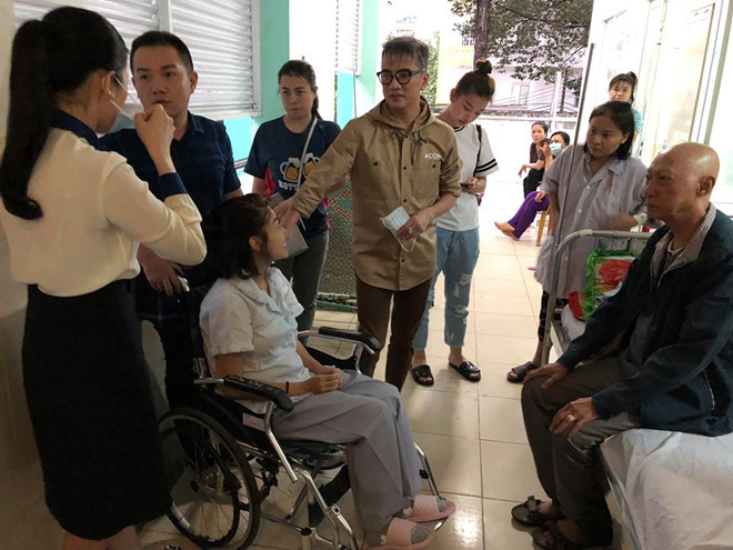 Mai Phương, Lê Bình bật khóc khi Đàm Vĩnh Hưng, Lệ Quyên đến thăm Mai Phuong, Le Binh bat khoc khi Dam Vinh Hung, Le Quyen den tham