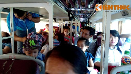 Việc nhồi nhét khách trên xe giường nằm cùng là một trong những nguy cơ gây ra các vụ tai nạn giao thông thương tâm thời gian qua.