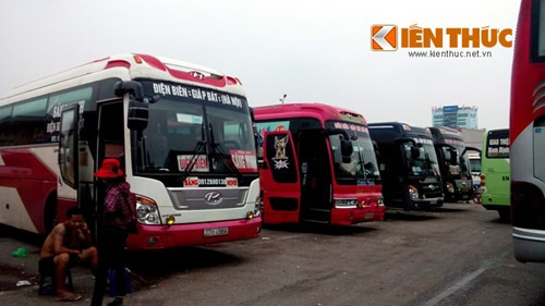 Nếu nói riêng xe chạy từ Hà Nội đi các tỉnh miền núi phía Bắc, theo quan sát của PV, có tới hơn 90% là xe giường nằm.