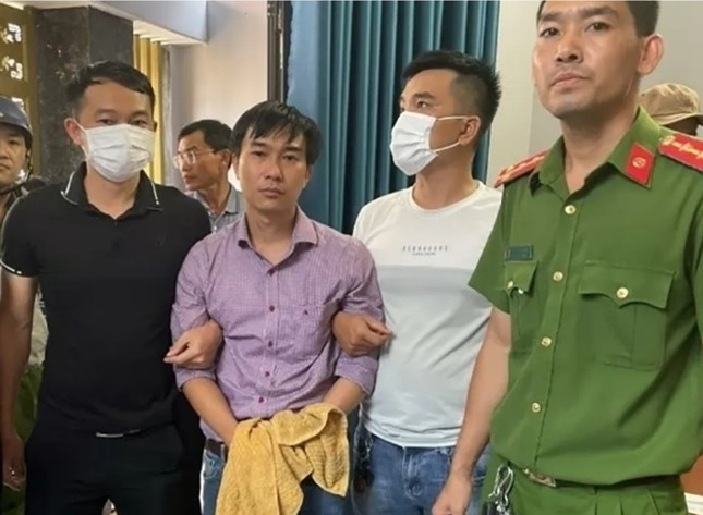 Thực nghiệm hiện trường vụ bác sỹ ở Đồng Nai phân xác người tình Thuc nghiem hien truong vu bac sy o Dong Nai phan xac nguoi tinh