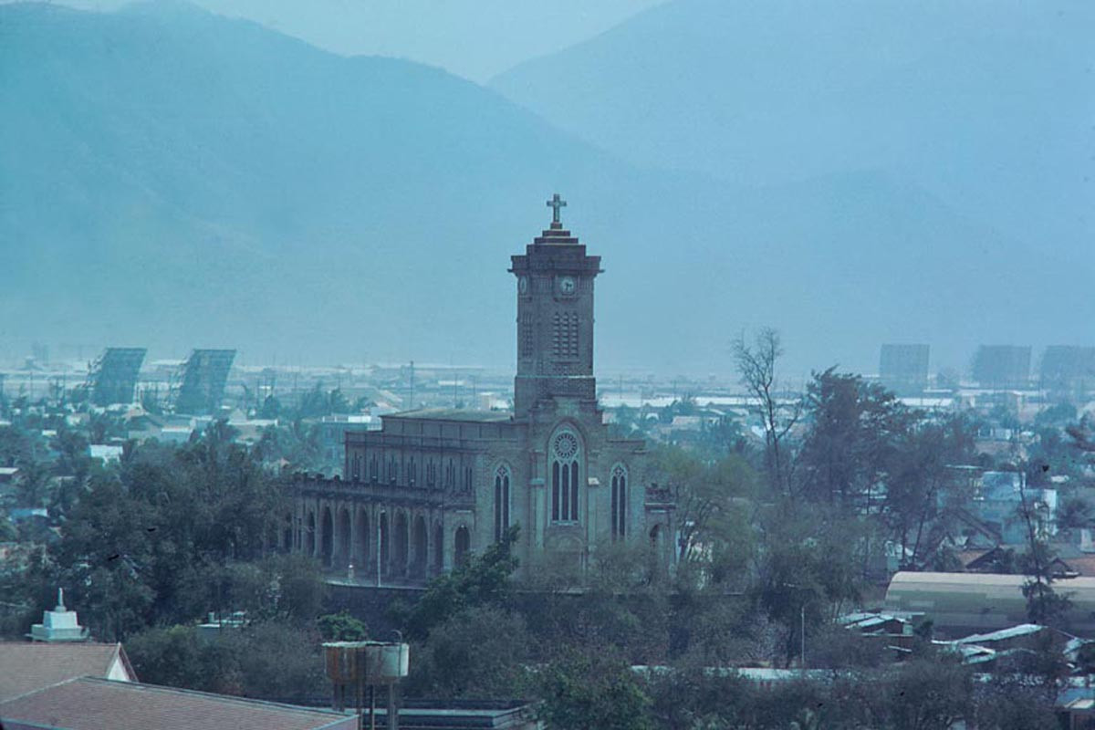 Toàn cảnh nhà thờ Núi, công trình kiến trúc nổi tiếng của Nha Trang.