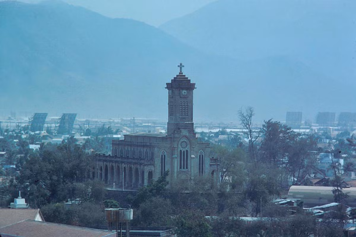 Toàn cảnh nhà thờ Núi, công trình kiến trúc nổi tiếng của Nha Trang.