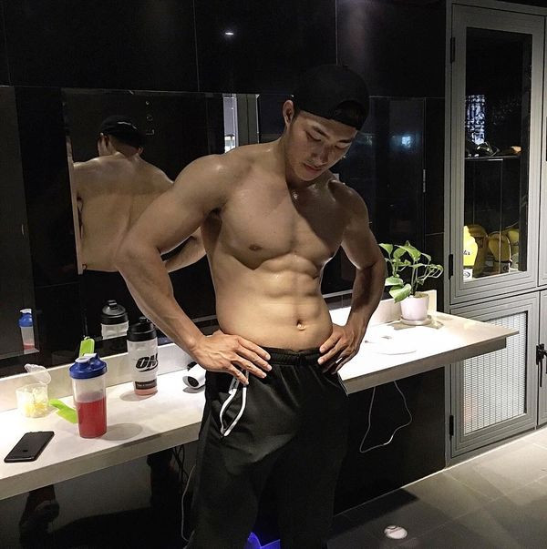 Man day thi thanh cong cua trai dep 6 mui trong MV Di Du Dua Di