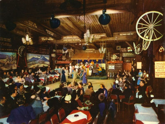 Nhà hàng Village Barn, số 52 phố Tây số 8.