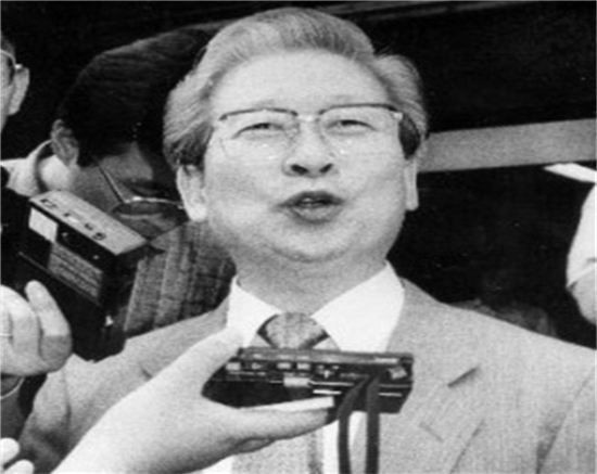 Đến năm 1992, Yoo Byung Eun bị bắt vì tội lợi dụng tín ngưỡng tôn giáo để gian lận trong kinh doanh và lãnh án 4 năm tù giam.