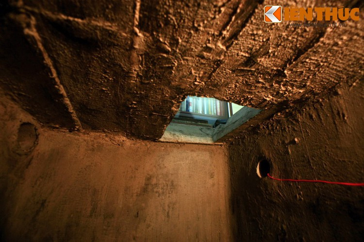 Hầm dài 2,2m, ngang 1,8m, sâu 1,7m. Trong vòng 4 tháng, ba chuyến hàng đã chuyển tới hầm 50kg thuốc nổ và kíp nổ, 7 tiểu liên AK cùng 21.000 viên đạn, 50 lựu đạn và một số quân trang quân dụng khác. Giữa năm 1967, một số lượng lớn thuốc, bông băng... được đưa vào hầm.