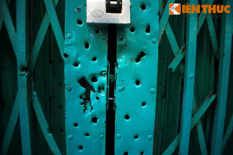 Sau khi các chiến sĩ bị bắt, địch cho người đến bắn phá căn nhà vì nghi đây là nơi trú ngụ của đội biệt động. Nhưng bọn chúng không hề biết trong nhà có căn hầm bí mật. Cho đến năm 1975, chính quyền Sài Gòn vẫn không biết rằng quân Giải phóng có cả một kho vũ khí ngay sát Dinh Độc Lập.