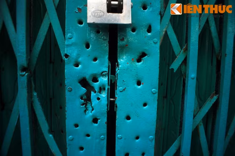 Sau khi các chiến sĩ bị bắt, địch cho người đến bắn phá căn nhà vì nghi đây là nơi trú ngụ của đội biệt động. Nhưng bọn chúng không hề biết trong nhà có căn hầm bí mật. Cho đến năm 1975, chính quyền Sài Gòn vẫn không biết rằng quân Giải phóng có cả một kho vũ khí ngay sát Dinh Độc Lập.