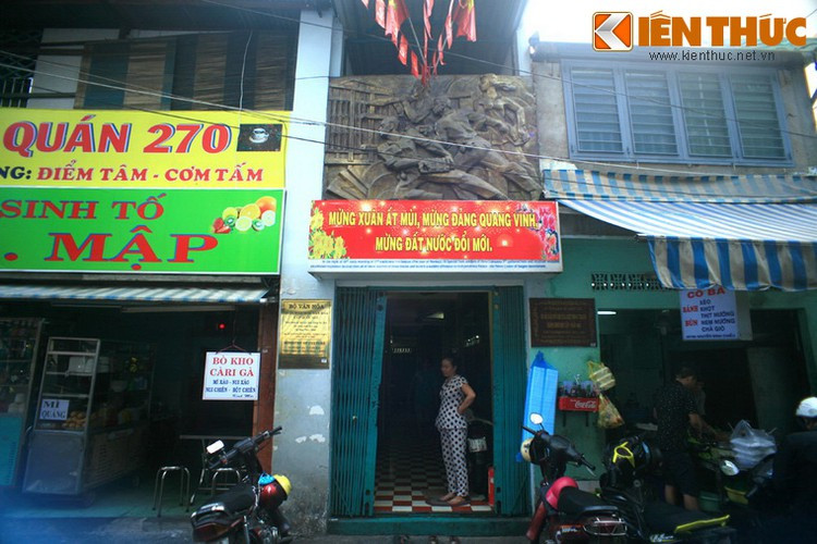 1. Dù có vẻ ngoài khá khiêm tốn, không ai nghĩ rằng ngôi nhà số 287/70 đường Nguyễn Đình Chiểu, phường 10, quận 3, TP HCM từng là một kho vũ khí rất lớn giữa đô thành Sài Gòn của quân Giải phóng.