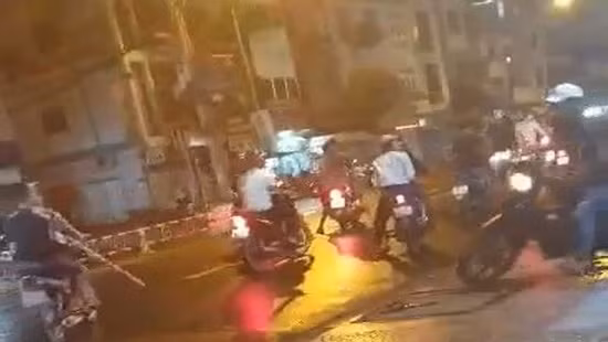 Chem nhau kinh hoang vi gap nguoi yeu cu di choi voi ban trai moi