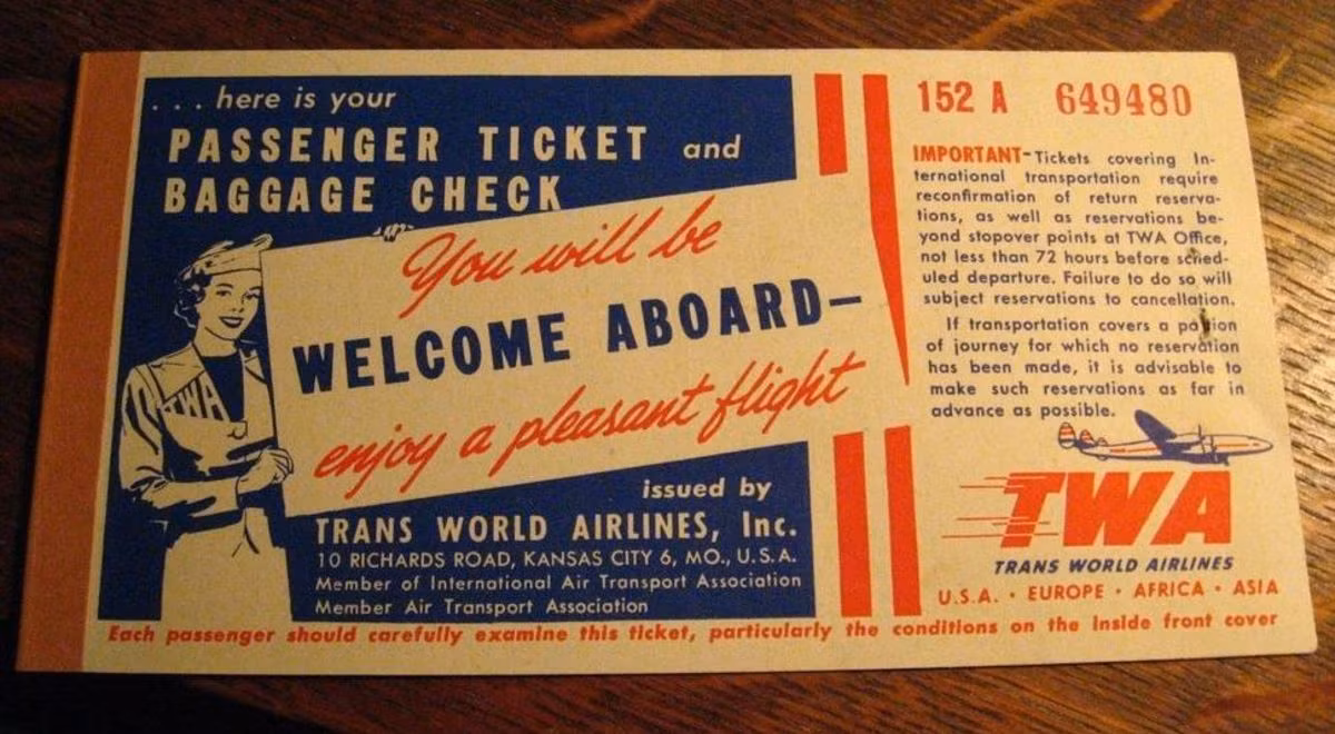  4. Giá vé máy bay rất đắt đỏ so với thu nhập. Trong những năm 1950, một chuyến bay khứ hồi Chicago - Phoenix (Mỹ) tốn khoảng 140 USD, tương đương 5% thu nhập một năm của người Mỹ khi đó.