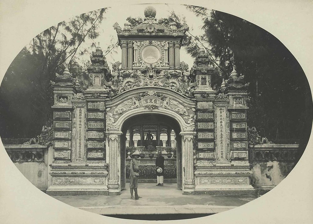 Cổng Cung An Định. Từ ngày 28/2/1922, cung An Định trở thành tiềm để của Đông Cung Thái tử Vĩnh Thụy (vua Bảo Đại sau này).