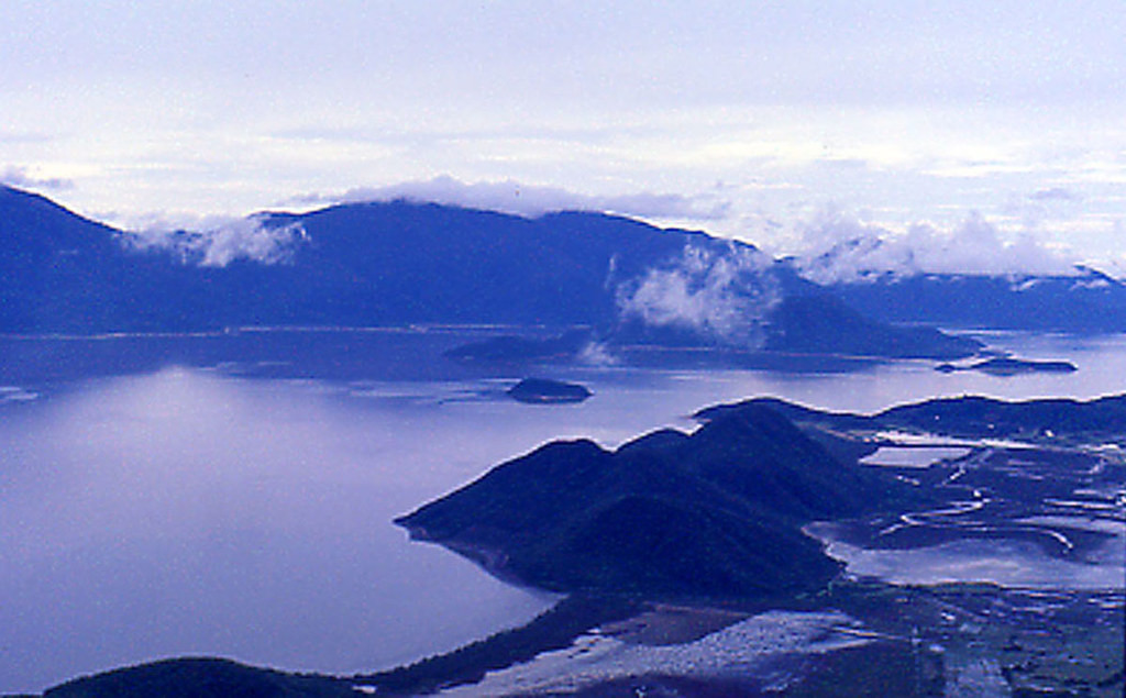 Vùng biển phía Nam Nha Trang với nhiều hòn đảo lớn nhỏ.