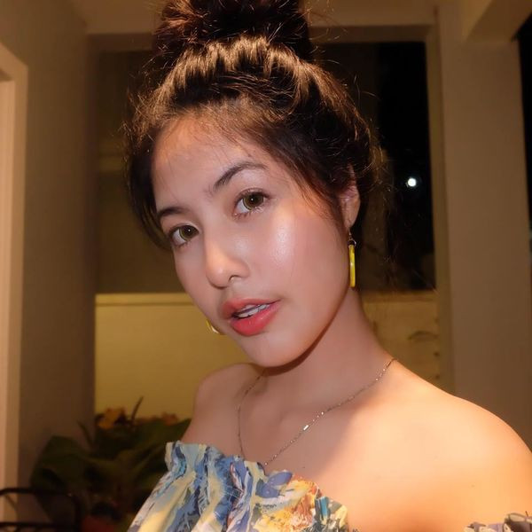 Cô nàng hiện theo học một trường Đại học ở Thái Lan.