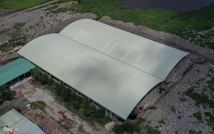 Tuy nhiên, thời gian qua dư luận cho rằng Nhà máy xử lý rác thải TP Cà Mau không tuân thủ xử lý rác thải khi nhập rác vào, mà chỉ cho công nhân lựa phế liệu, phần còn lại được chôn lấp và chứa lại trong khuôn viên.