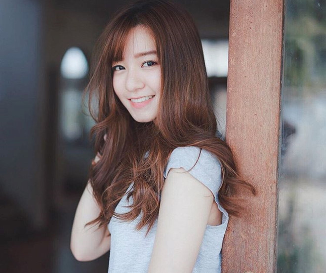 Prim Nasongkhla (nickname Toeyprim, 26 tuổi) là bác sỹ nha khoa làm việc tại tại phòng khám nha khoa ở thành phố Songkhkla, phía nam Thái Lan. Cô từng tốt nghiệp ĐH Chulalongkorn