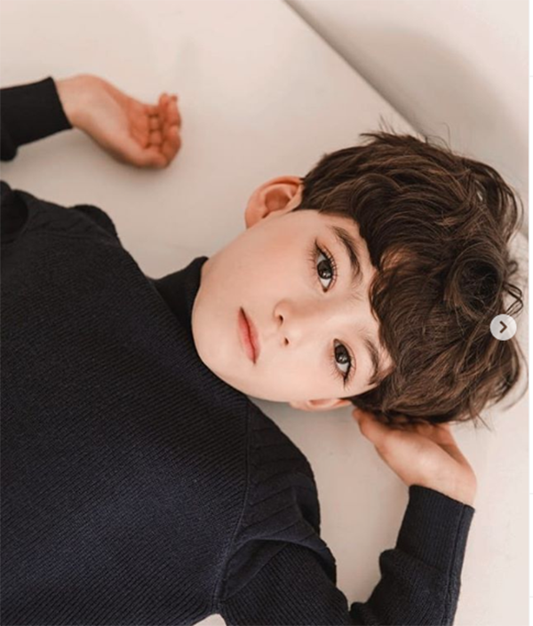 Ve dep cua cau be lai 6 tuoi duoc menh danh 'thien than nhi dep trai nhat TG