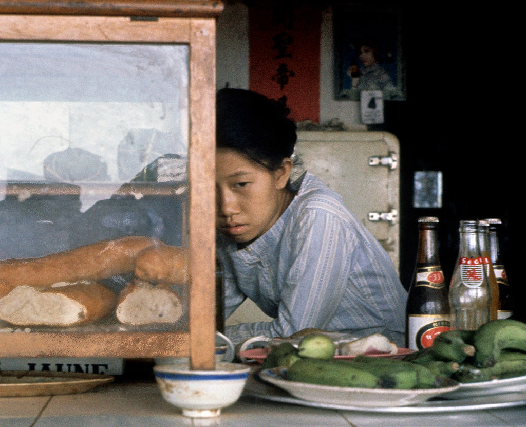 Quầy bán hàng của một quán ăn ở Phước Long.