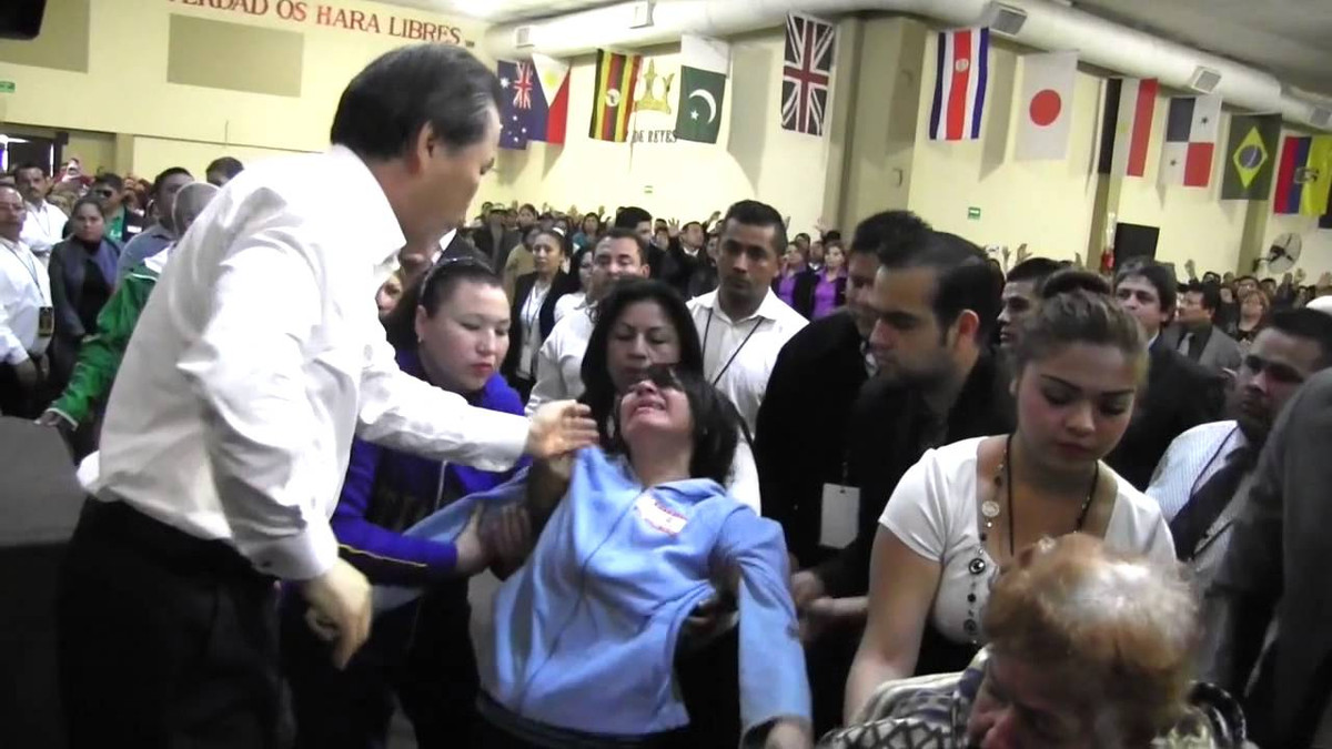 Đối với các tín đồ Jesus Centered Church, giáo chủ Lee Cho Seok được xem như “thánh" với khả năng “trừ tà", chữa bệnh bằng thần chú.