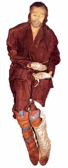 Trang phục của họ có nhiều điểm tương đồng với những bộ trang phục cùng thời được phát hiện tại nhiều địa điểm ở châu Âu.