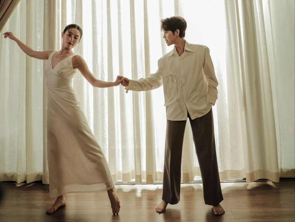 Trong lễ thề nguyện, Bí Đỏ nhắn gửi đến Vũ Cát Tường: "Em từng nói đối với em anh là duy nhất, không phải sự lựa chọn, anh là đặc biệt và luôn là ưu tiên của em. Em nhớ anh từng chia sẻ: 'Tình yêu không có giới tính' và với riêng em, em thấy hoàn toàn đúng, vì chúng ta đang trao cho nhau tình yêu thuần khiết nhất, đó là sự hoà hợp của cả hai linh hồn trong vũ trụ này, mà không hề có sự trao đổi nào.