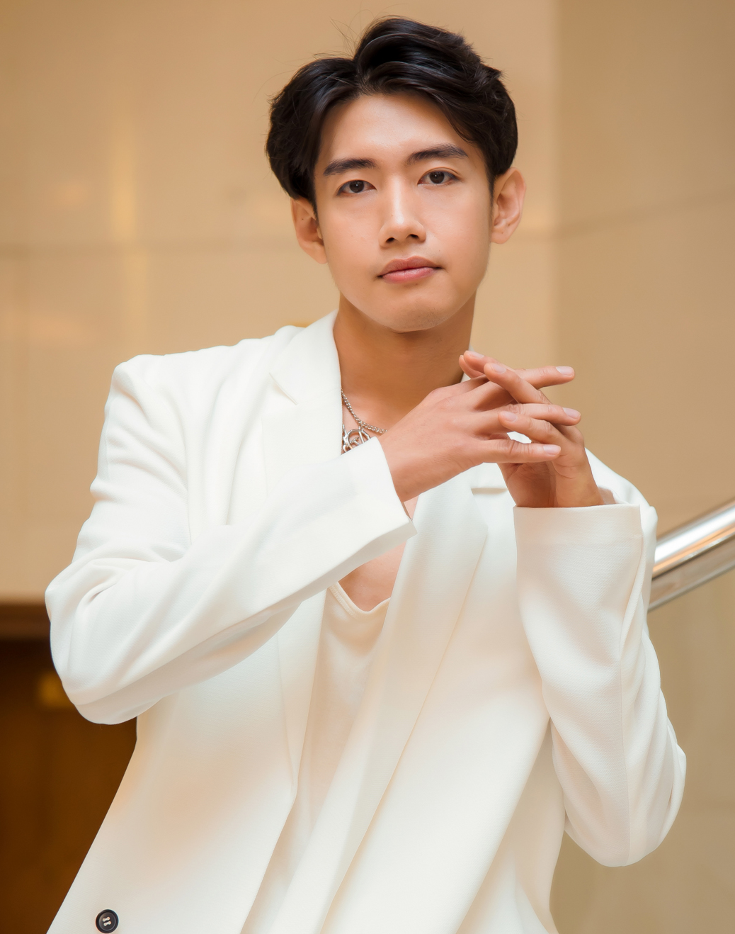 Dù đã diễn ra được gần 1 tuần nhưng lễ thành đôi của Vũ Cát Tường và bạn gái Bí Đỏ tới nay vẫn nhận được sự quan tâm của khán giả. Ngày vui của cặp đôi có sự tham gia của dàn sao nổi tiếng trong showbiz Việt như Văn Mai Hương, Thiều Bảo Trâm, SOOBIN, Hồ Quỳnh Hương... Sau khi công khai mối quan hệ, chuyện tình cảm giữa Vũ Cát Tường và nửa kia nhận được rất nhiều sự chú ý.