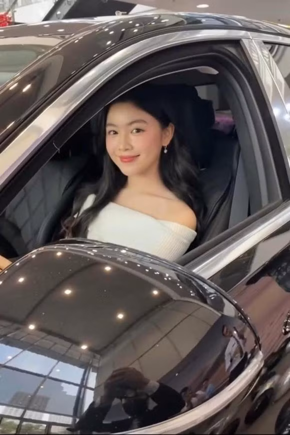 Con gai Quyen Linh 19 tuoi tau xe 7 ty, tien tu dau co?-Hinh-3