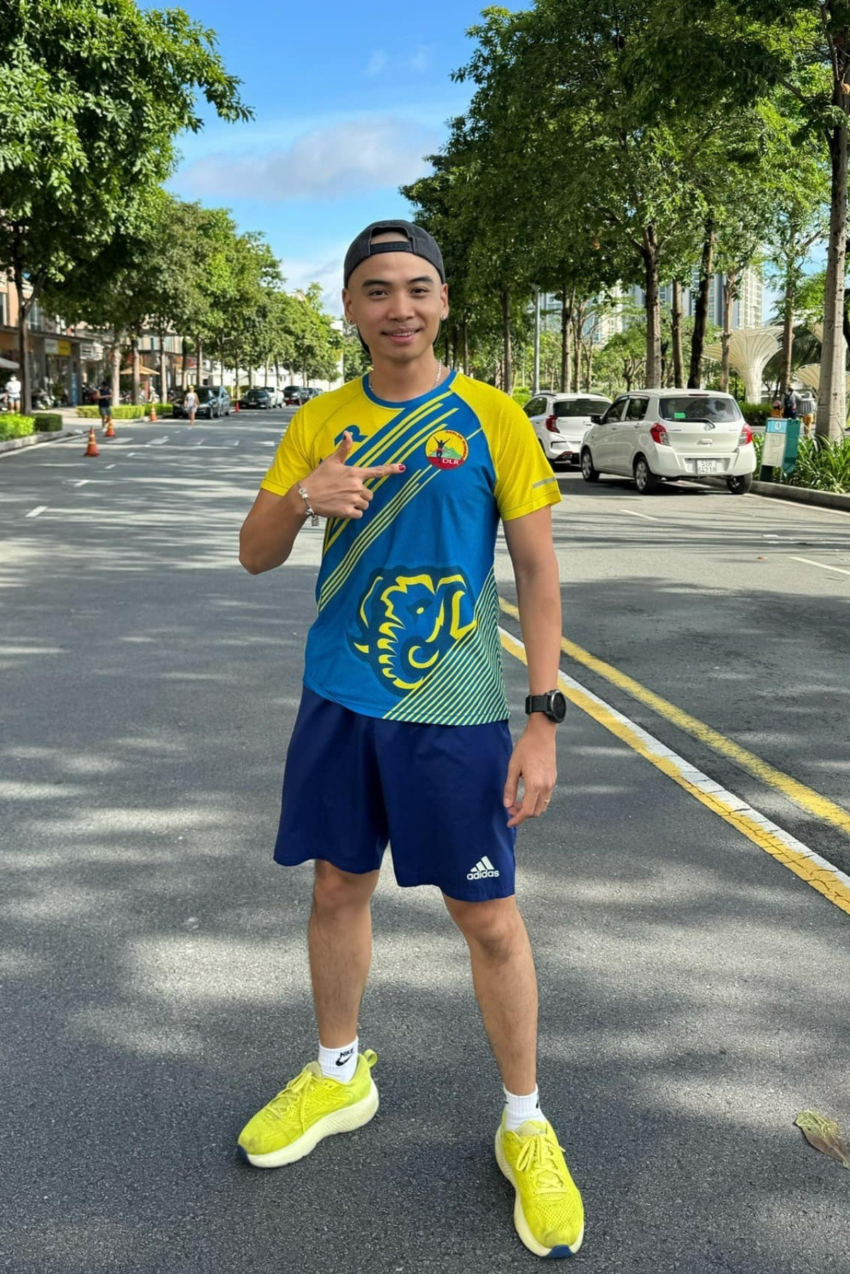 H'Hen Niê chia sẻ Tuấn Khôi từng tự ti vì bạn gái nổi tiếng, có công việc ổn định hơn. Hoa hậu H'Hen Niê hiểu tâm lý bạn trai, thường khuyên người yêu không để ý đến những lời tiêu cực.