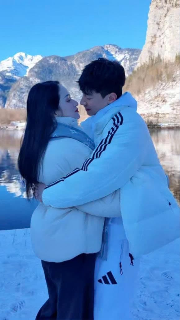 Phản ứng của Hương Giang khi được hỏi chuyện đám cưới - Hình 3 Phan ung cua Huong Giang khi duoc hoi chuyen dam cuoi-Hinh-3