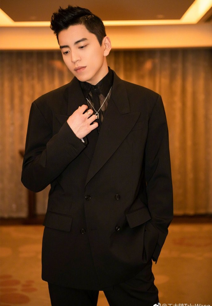 Lý do diễn viên Vương Đại Lục bị bắt - Hình 2 Ly do dien vien Vuong Dai Luc bi bat-Hinh-2