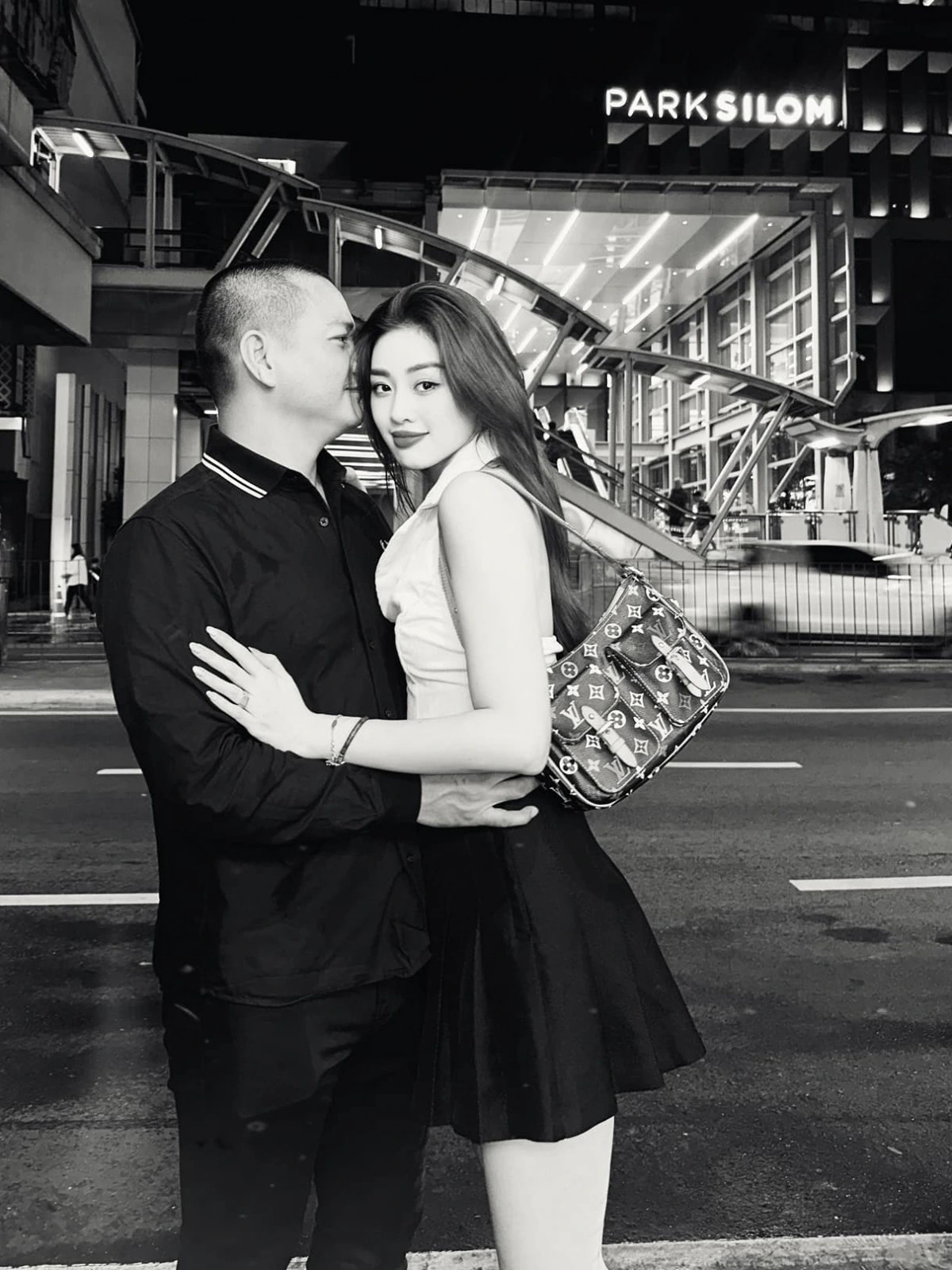 Vào tháng 1, hai vợ chồng tận hưởng tuần trăng mật ở Thái Lan. Đặc biệt, tuần trăng mật của Khánh Vân diễn ra cùng lúc với trận chung kết lượt về của đội tuyển Việt Nam và Thái Lan tại ASEAN Cup 2024. Hòa cùng không khí thể thao, vợ chồng Hoa hậu Khánh Vân và nhiếp ảnh gia Nguyễn Long cũng đến sân cỏ để xem trực tiếp.