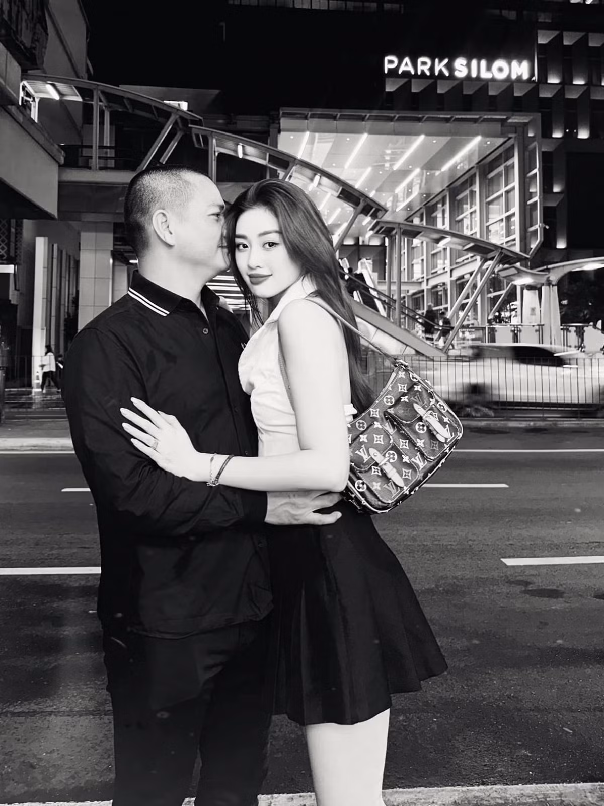 Vào tháng 1, hai vợ chồng tận hưởng tuần trăng mật ở Thái Lan. Đặc biệt, tuần trăng mật của Khánh Vân diễn ra cùng lúc với trận chung kết lượt về của đội tuyển Việt Nam và Thái Lan tại ASEAN Cup 2024. Hòa cùng không khí thể thao, vợ chồng Hoa hậu Khánh Vân và nhiếp ảnh gia Nguyễn Long cũng đến sân cỏ để xem trực tiếp.