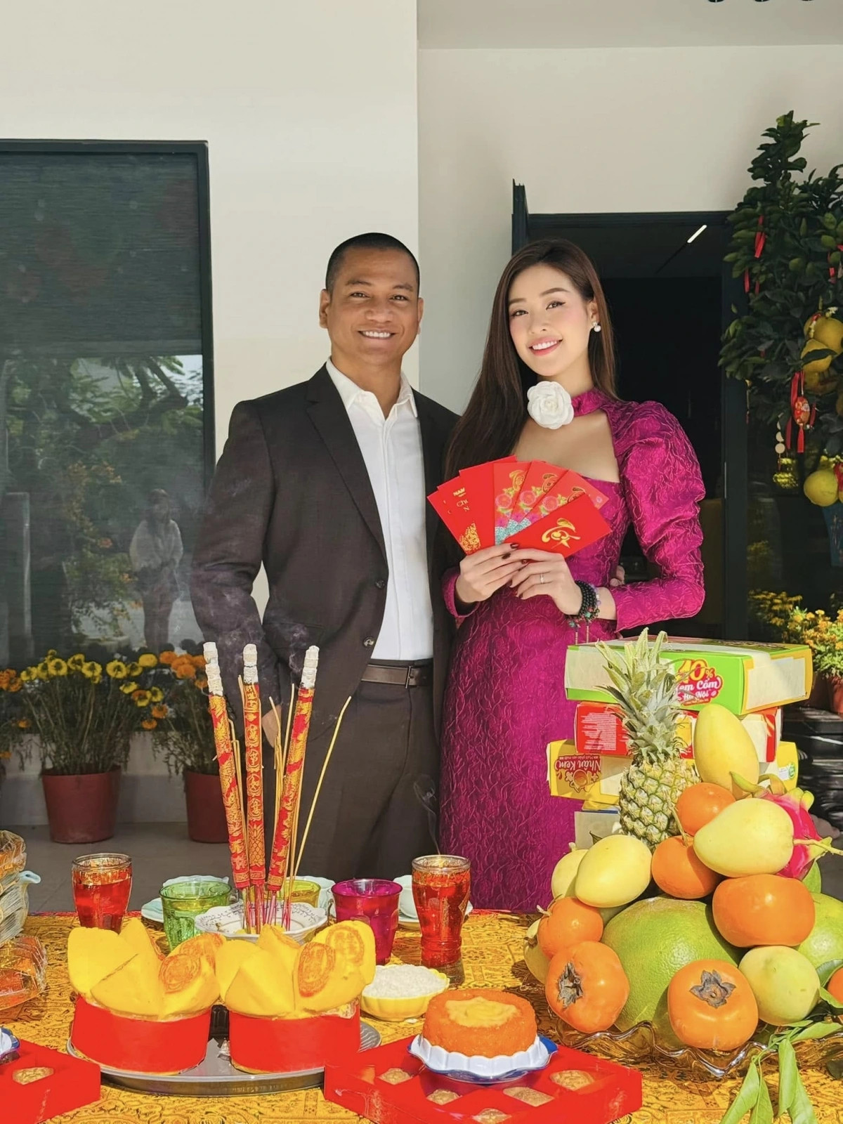 Vợ chồng Khánh Vân cúng khai xuân hôm 7/2.