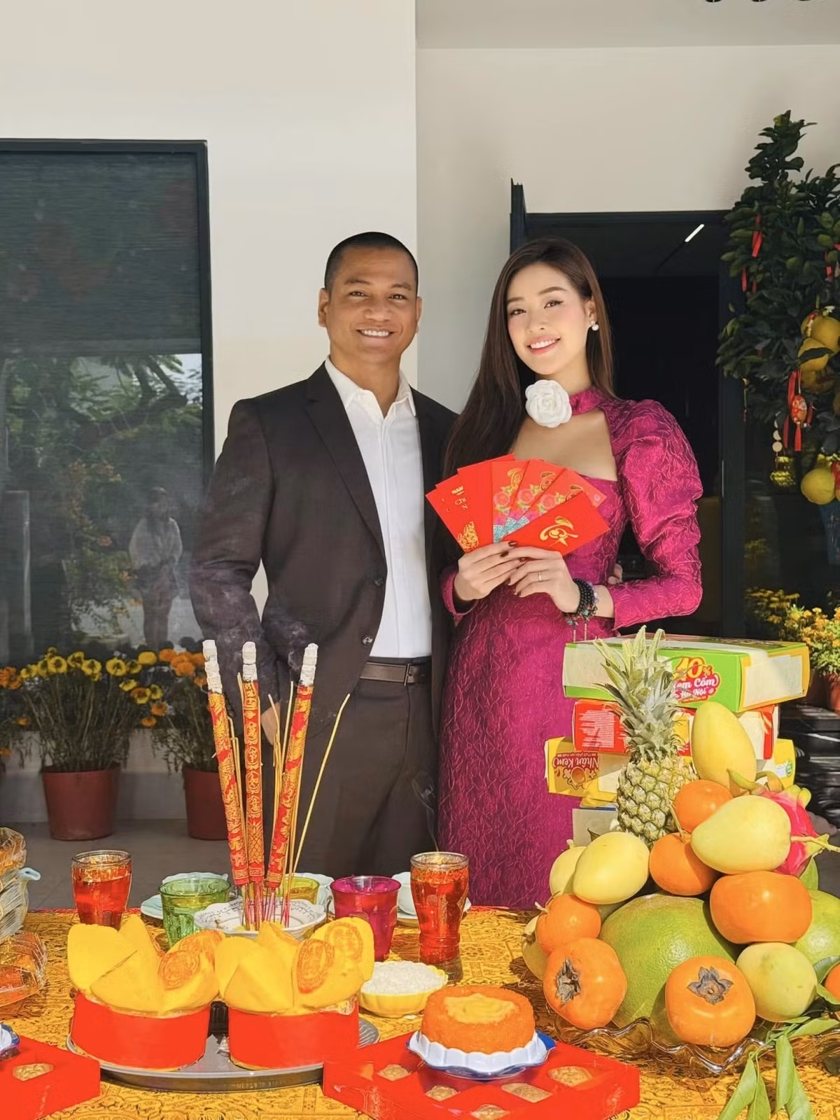 Vợ chồng Khánh Vân cúng khai xuân hôm 7/2.