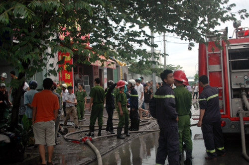 Xe cứu hỏa đến hiện trường.