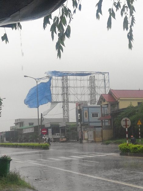 Quảng Trị mưa lớn vì bão số 10.