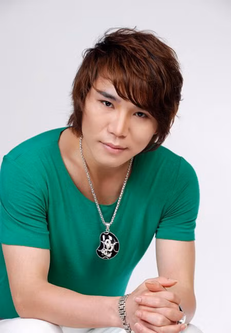 Sau đó, nam ca sĩ này đã phân trần về hành động của mình rằng theo anh, con người phải có lúc này lúc khác và không ai có thể thề rằng từ nhỏ đến lớn chưa từng nói bậy, chửi tục. Châu Việt Cường cho rằng sự việc này nằm ngoài mong muốn và chuyện hành động như vậy chẳng qua là do bị "động chạm đến danh dự và sĩ diện".