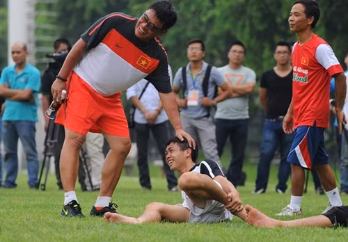 Sân tập là địa điểm Công Phượng và các cầu thủ dành nhiều thời gian có mặt tại đó nhất. Sân cỏ nhân tạo tại học viện được làm theo tiêu chuẩn và khá hiện đại. Ảnh: Thethao247.