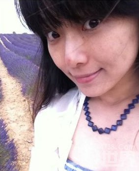 Dù được rất nhiều người quan tâm nhưng câu chuyện tình yêu lạ kỳ này vẫn bị đặt một dấu hỏi lớn. Nhiều cư dân mạng khẳng định trên đời khó có tình yêu nào táo bạo đến mức một chàng trai lại muốn "cưa" mẹ của bạn thân. Ngoại hình của Liu Fan cũng là một nghi vấn lớn vìrất khó có người phụ nữ nào trên 40 tuổi lại giữ được nhan sắc giống thiếu nữ mới lớn như vậy.