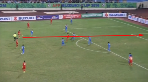 Cú sút xa của Hoàng Thịnh mở tỷ số trong trận Việt Nam gặp Philippines vừa qua được báo chí trong và ngoài nước hết lời khen ngợi. Ảnh: AFF.