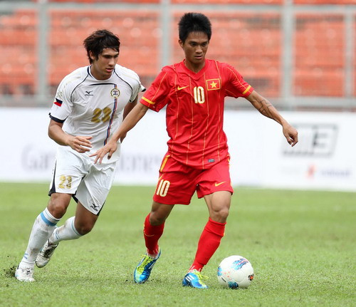 Không chỉ thể hiện tốt tại HAGL, năm 2011, Hoàng Thiên lần đầu tiên được thi đấu trong màu áo tuyển quốc Việt Nam và anh mang áo số 10. Ở Sea Games 2011 tại Indonesia, Hoàng Thiên chơi khá hay và có 2 bàn thắng vào lưới Philippines và Brunei.