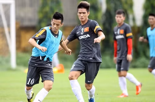 Anh bắt đầu từ một chân "đá phủi" ở địa phương. Tiến Thành vốn yêu thích đá bóng để rèn luyện thân thể và thường xuyên tham gia các giải phong trào ở quê nhà.