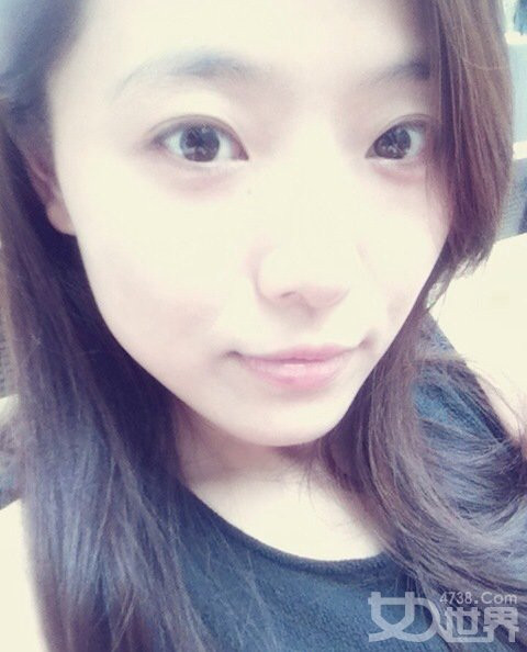 Điều đặc biệt gây tò mò, hoài nghi với cư dân mạng trong câu chuyện này chính là cô Liu Fan. Năm nay Liu Fan đã hơn 40 tuổi nhưng khi xem những hình ảnh được cho là chụp khuôn mặt cô, mọi người đều ngỡ ngàng vì trong hình chỉ là một cô gái trẻ chỉ khoảng 18-20 tuổi.