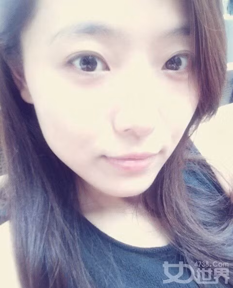 Điều đặc biệt gây tò mò, hoài nghi với cư dân mạng trong câu chuyện này chính là cô Liu Fan. Năm nay Liu Fan đã hơn 40 tuổi nhưng khi xem những hình ảnh được cho là chụp khuôn mặt cô, mọi người đều ngỡ ngàng vì trong hình chỉ là một cô gái trẻ chỉ khoảng 18-20 tuổi.