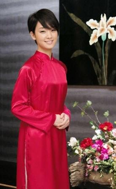 Trong trang phục áo dài, người đẹp trẻ tuổi vốn đã rất xinh đẹp lại tăng thêm phần dịu dàng, nữ tính và có chút gì đó rất Việt Nam. Chính điều này đã khiến Ayame Goriki nhận được nhiều lời khen, ví von như "giống hệt con gái Việt Nam" của các fan.