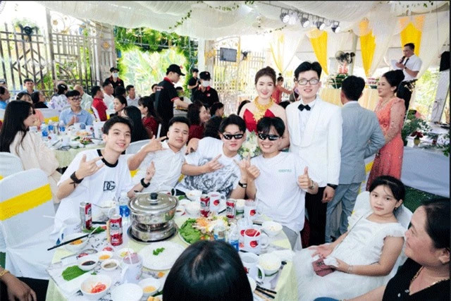 Đám cưới toàn món chay, cô dâu chú rể không nhận tiền mừng - Hình 3 Dam cuoi toan mon chay, co dau chu re khong nhan tien mung-Hinh-3